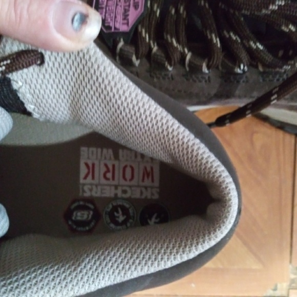 Sketchers Work shoes - Picture 2 of 5